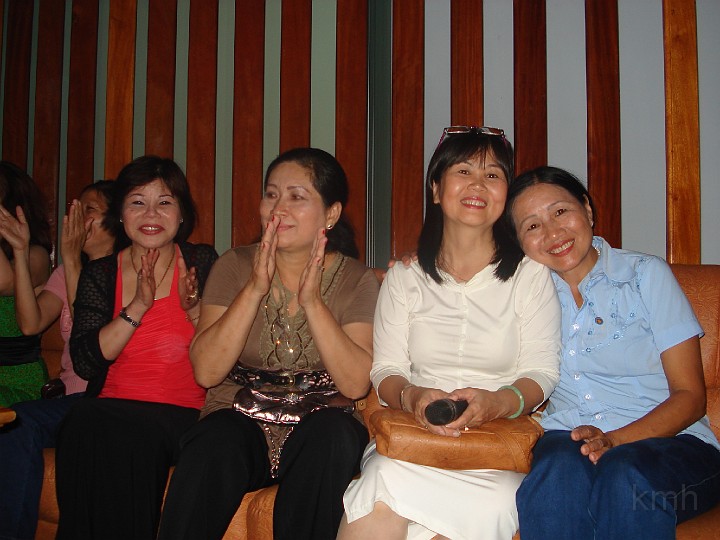 Mai Huong voi Thay Co Quan Thay Sinh_DSC02751.jpg